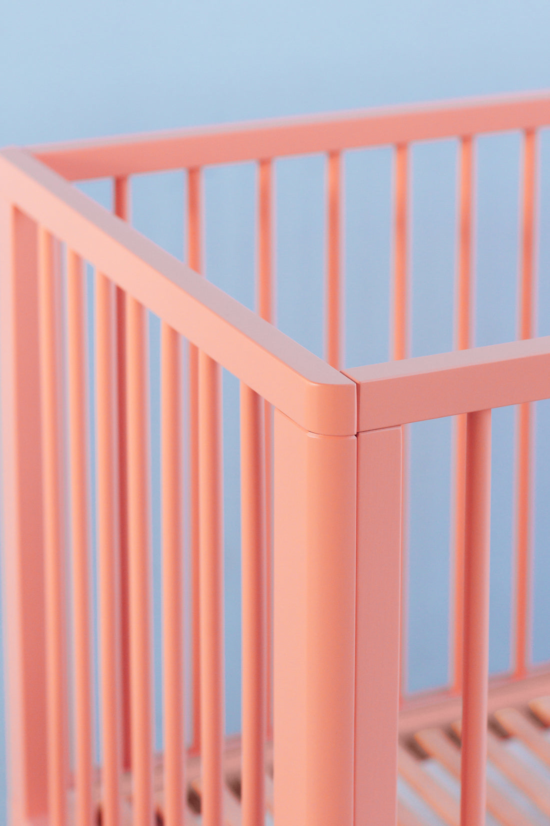 Nox cot in pink + conversion rail in pink