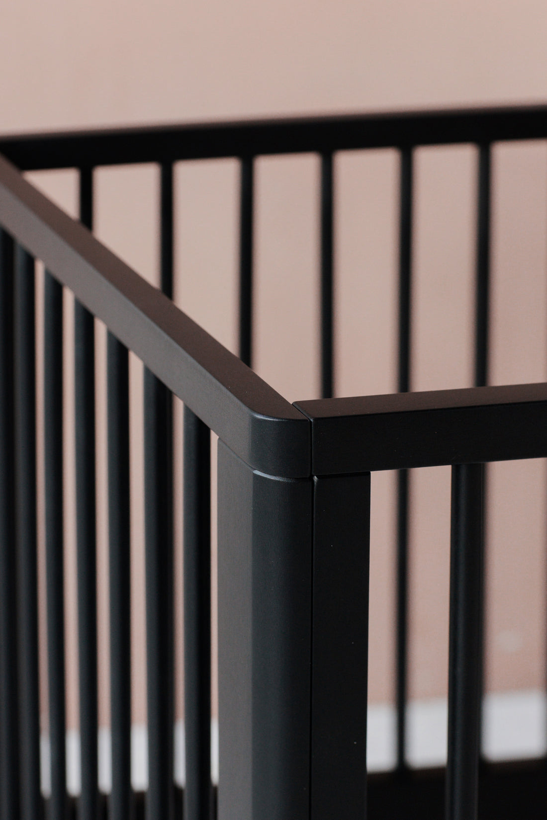 Nox cot in black satin + conversion rail in black satin /PRE-ORDER : Ships November 14th
