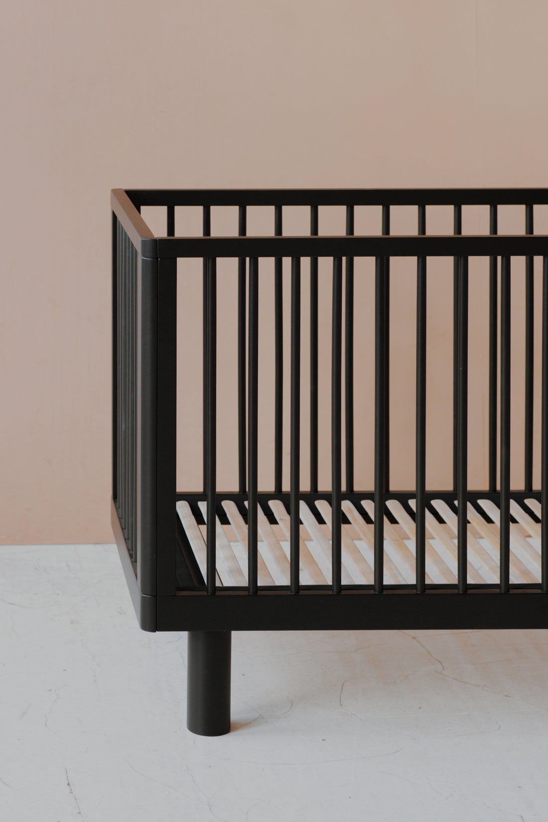 Nox cot in black satin + conversion rail in black satin /PRE-ORDER : Ships November 14th