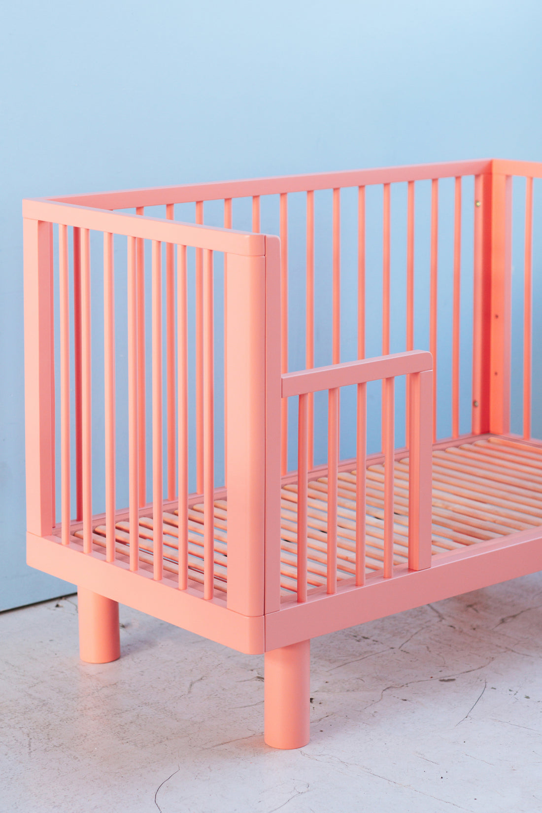 Nox cot conversion rail in pink / Made to order, production time 6 - 8 weeks