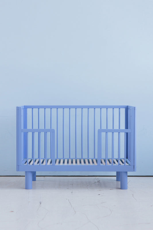 Nox cot conversion rail in blue / Made to order, production time 6 - 8 weeks