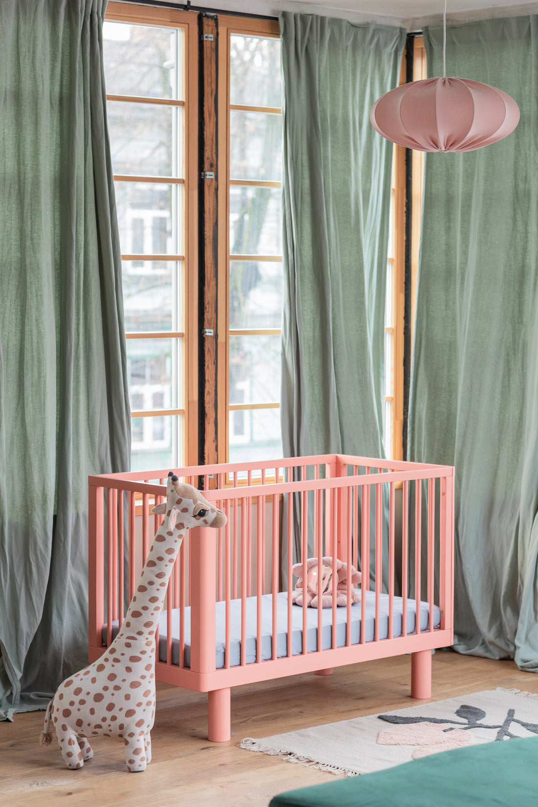 Nox cot in pink + conversion rail in pink