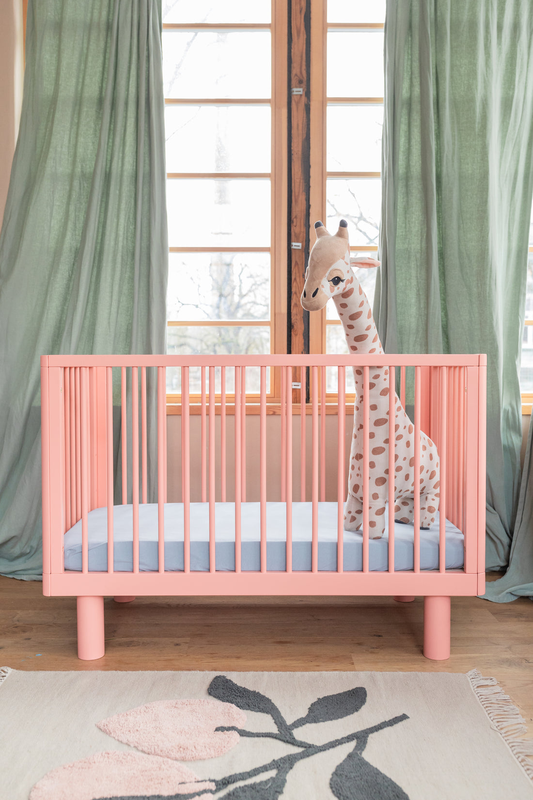 Nox cot in pink + conversion rail in pink