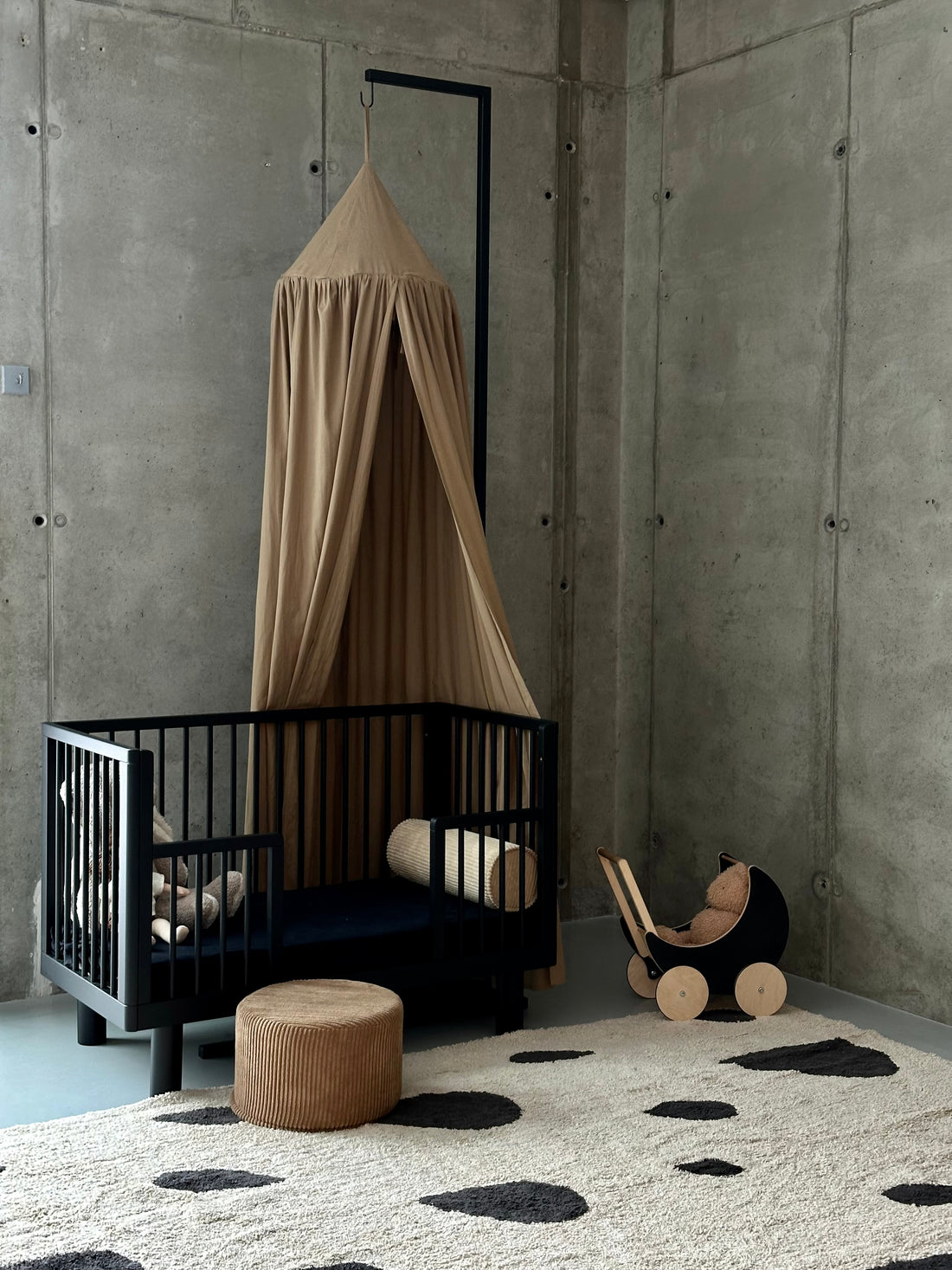 Nox cot in black satin + conversion rail in black satin /PRE-ORDER : Ships November 14th