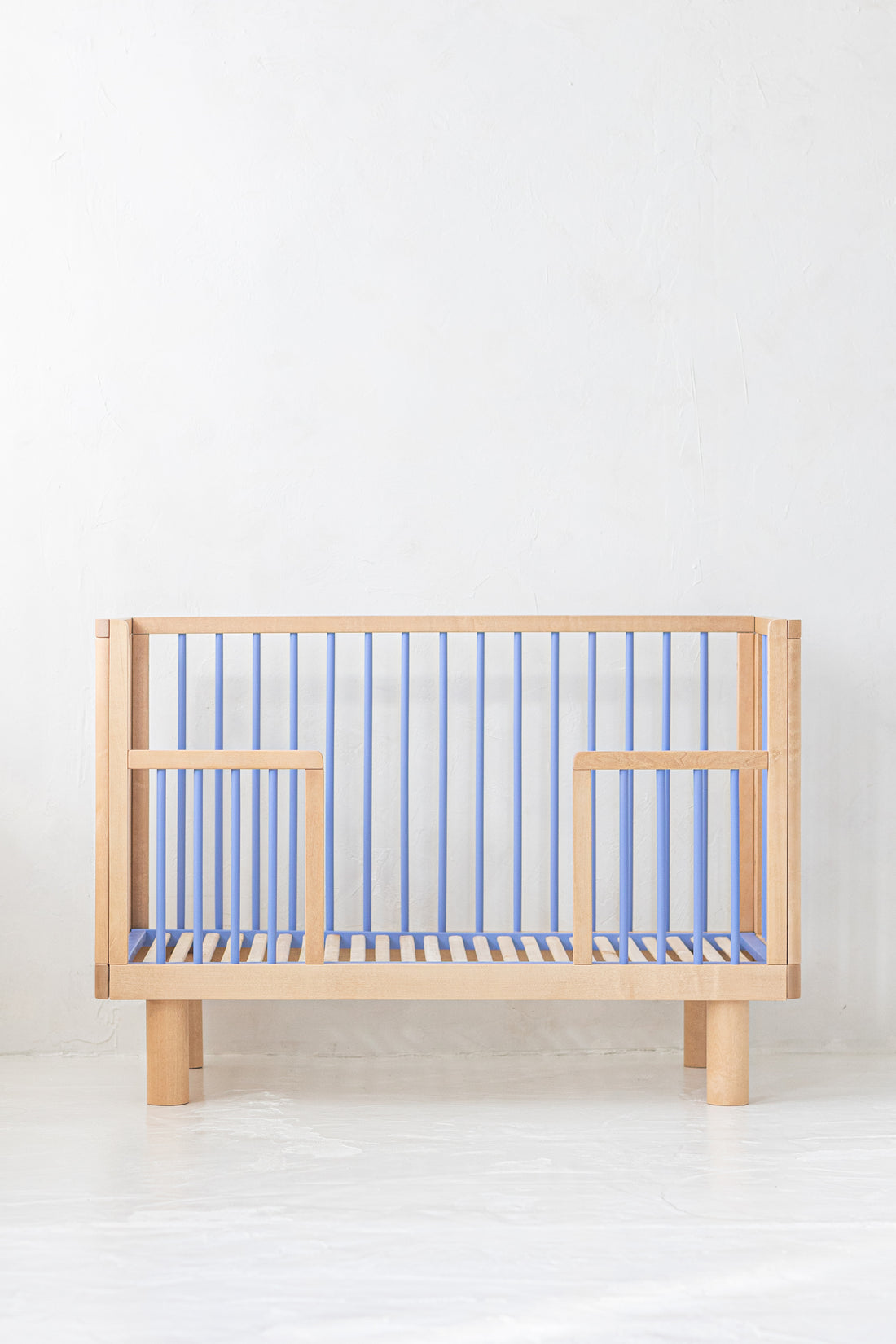 Nox cot in natural wood and blue + conversion rail in natural wood and blue / ON PRE-ORDER. Estimated shipping date 14th of May
