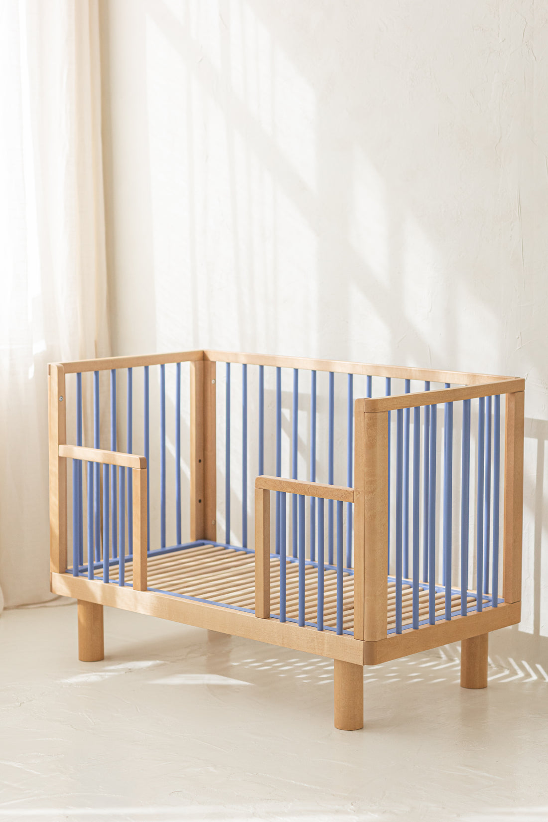 Nox cot in natural wood and blue + conversion rail in natural wood and blue / PRE-ORDER : Ships October 14th