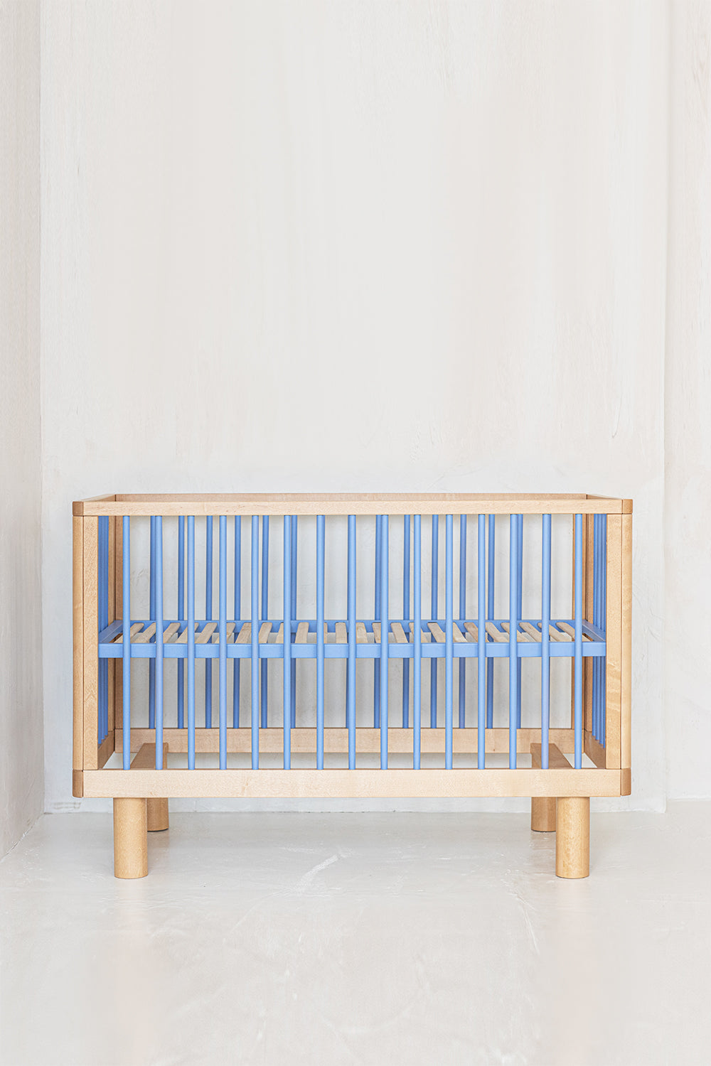 Nox cot in natural wood and blue / ON PRE-ORDER. Estimated shipping date 7th - 9th of May