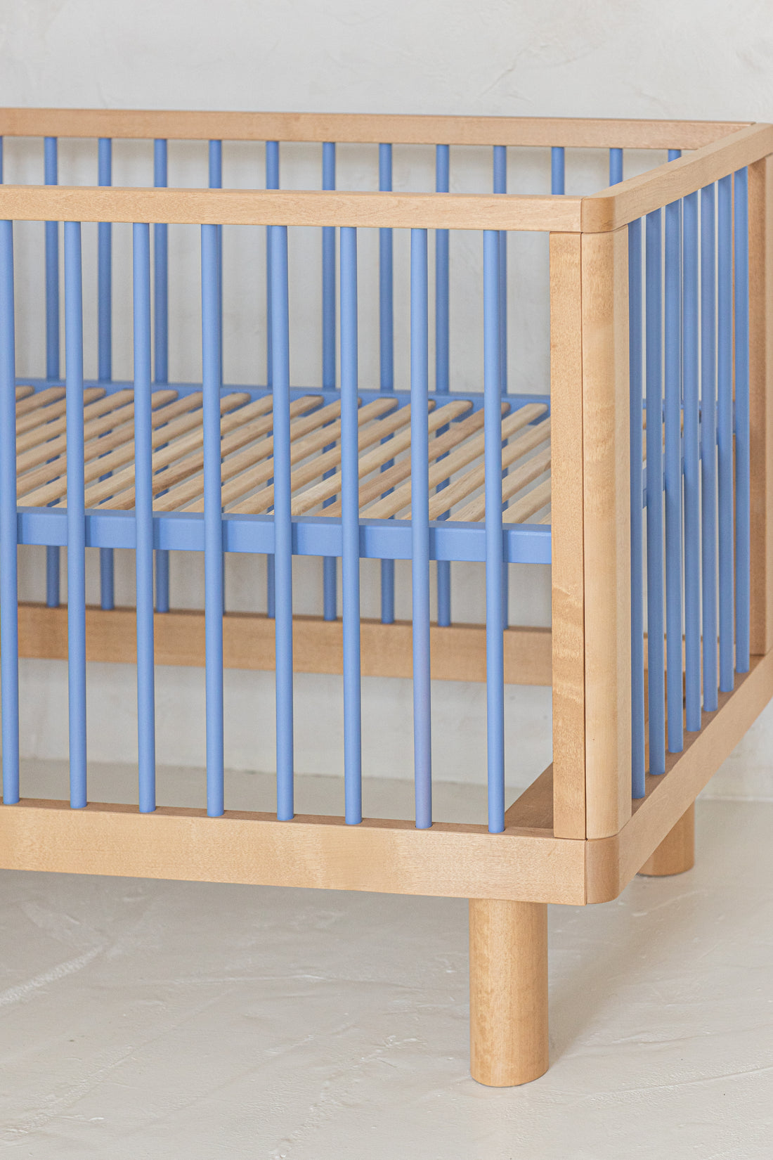 Nox cot in natural wood and blue / ON PRE-ORDER. Estimated shipping date 7th - 9th of May