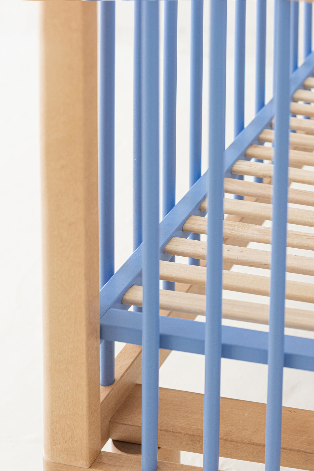 Nox cot in natural wood and blue / ON PRE-ORDER. Estimated shipping date 7th - 9th of May