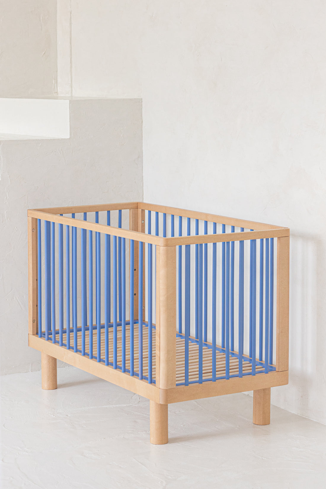 Nox cot in natural wood and blue / ON PRE-ORDER. Estimated shipping date 7th - 9th of May