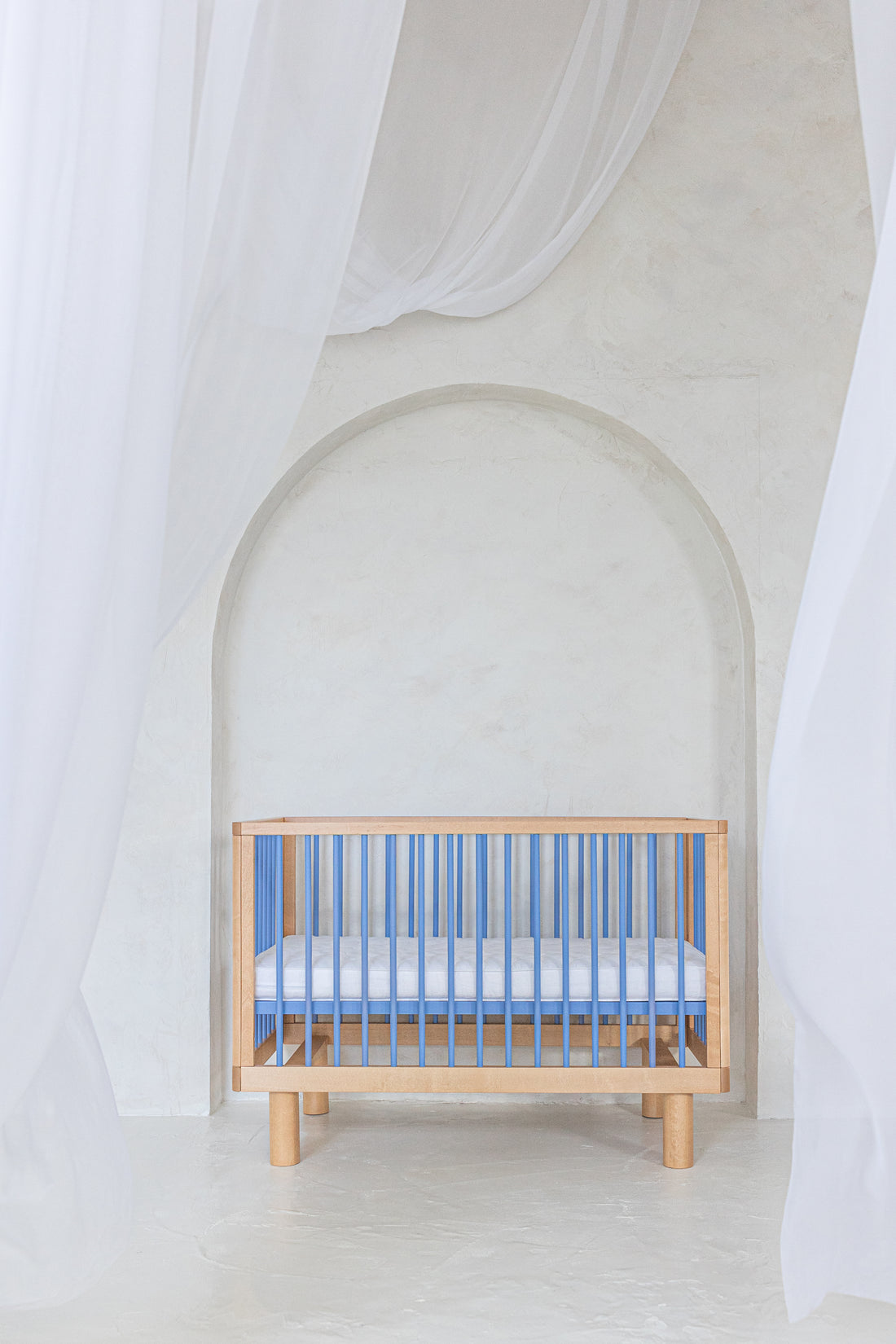 Nox cot in natural wood and blue / ON PRE-ORDER. Estimated shipping date 7th - 9th of May