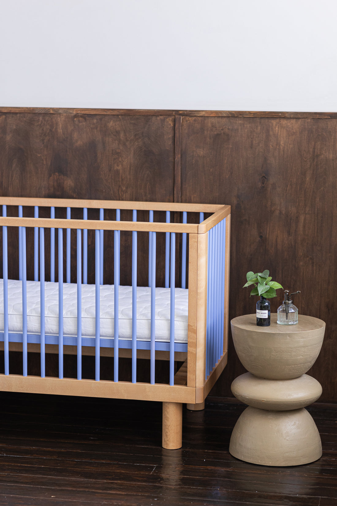 Nox cot in natural wood and blue + conversion rail in natural wood and blue / PRE-ORDER : Ships December 15th