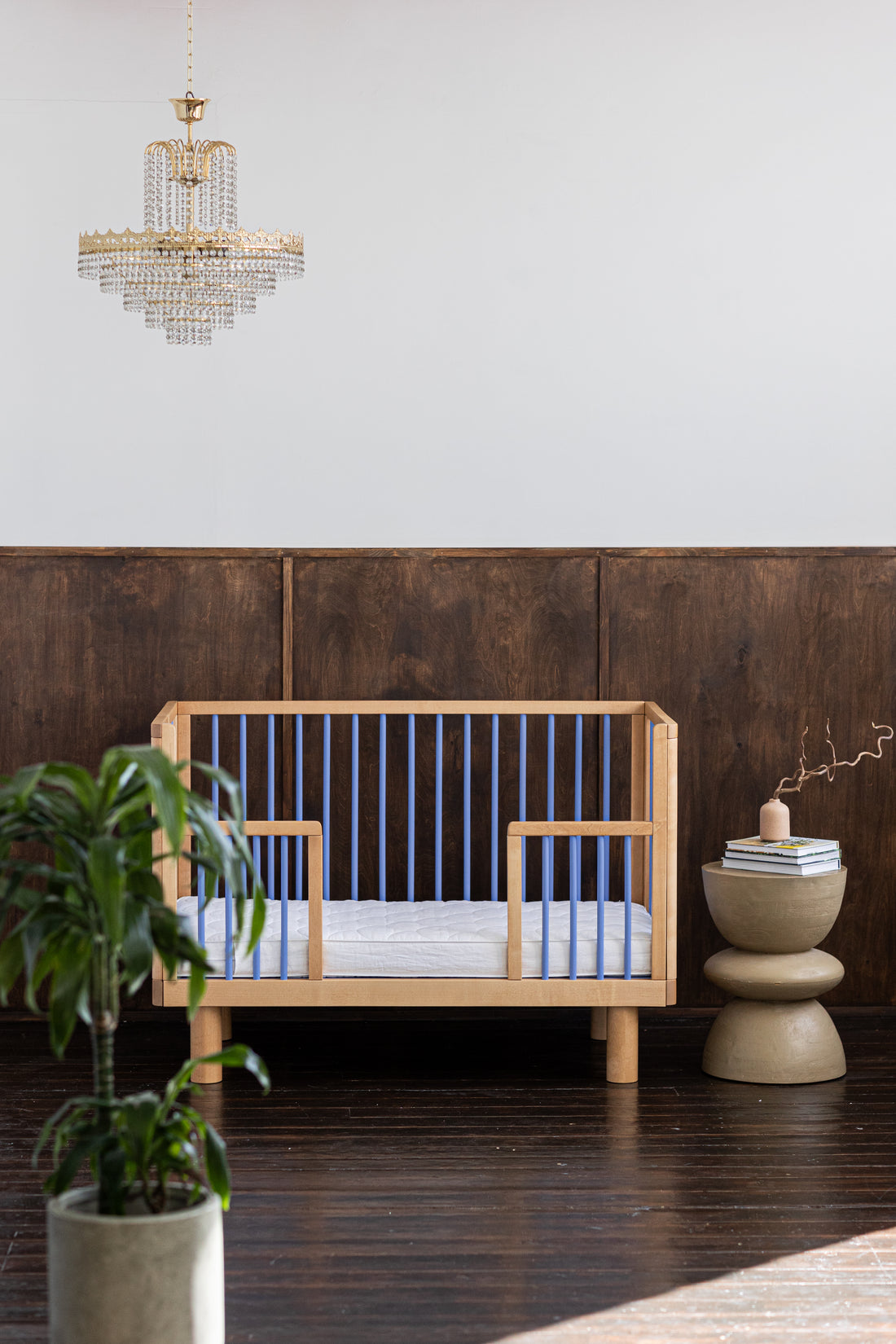 Nox cot in natural wood and blue + conversion rail in natural wood and blue / ON PRE-ORDER. Estimated shipping date 14th of May