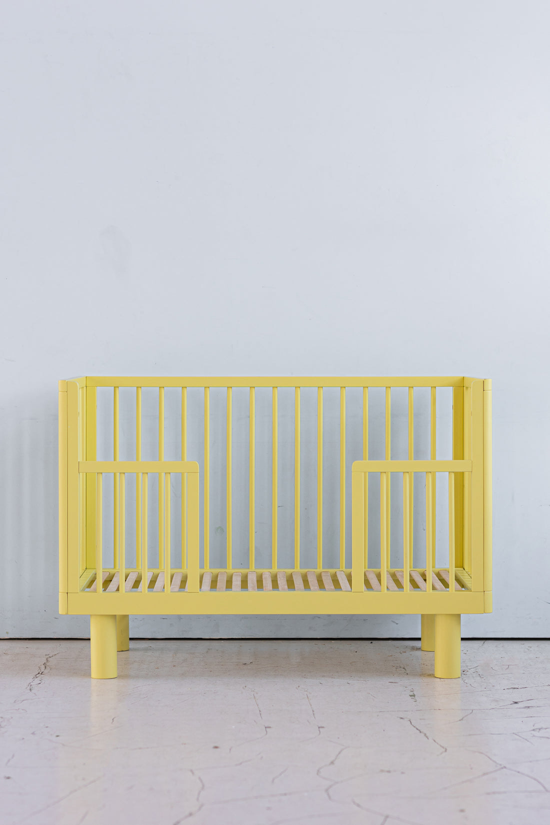 Nox cot conversion rail in yellow / Made to order, production time 6 - 8 weeks