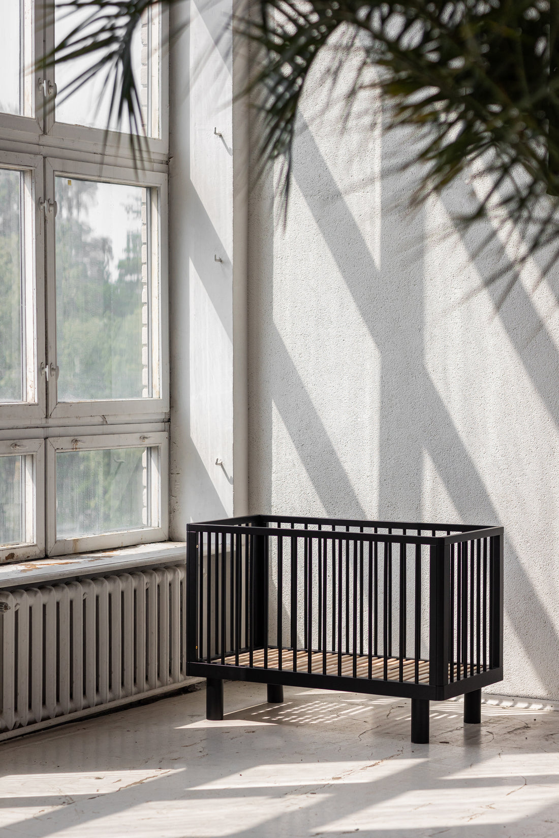 Nox cot in black satin + conversion rail in black satin /PRE-ORDER : Ships November 14th