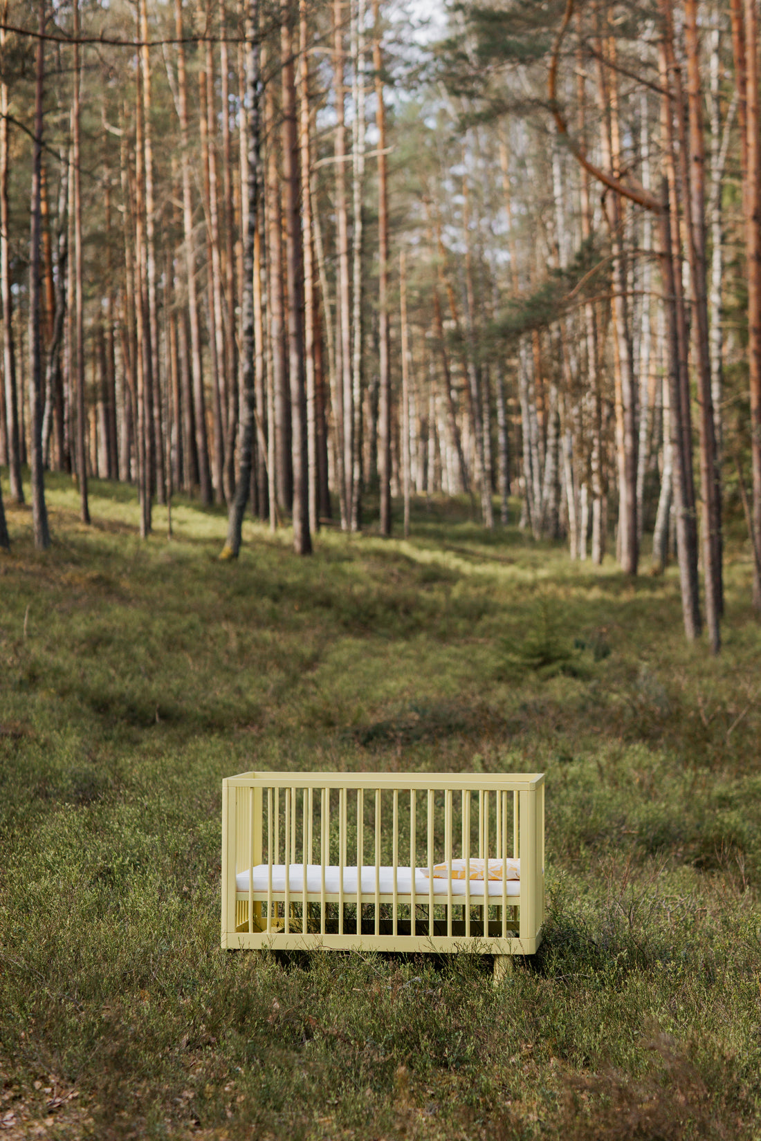 Nox cot in yellow + conversion rail in yellow / PRE-ORDER : Ships October 30th