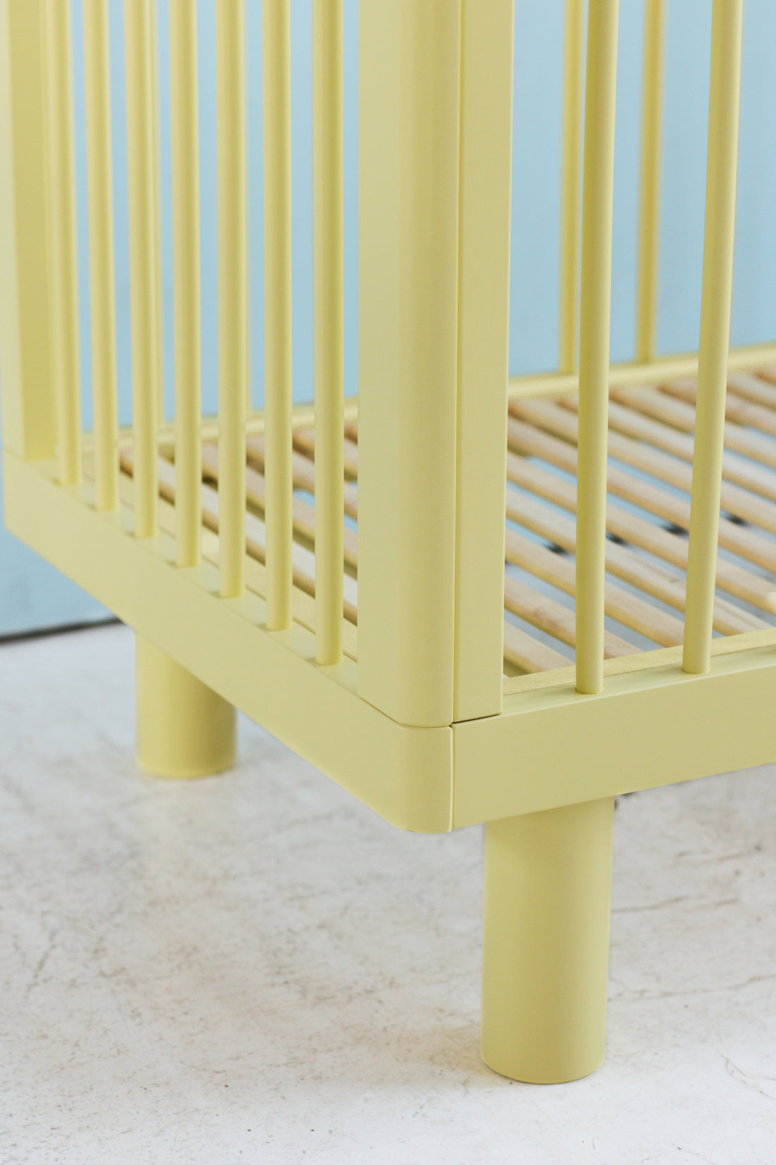 Nox cot in yellow