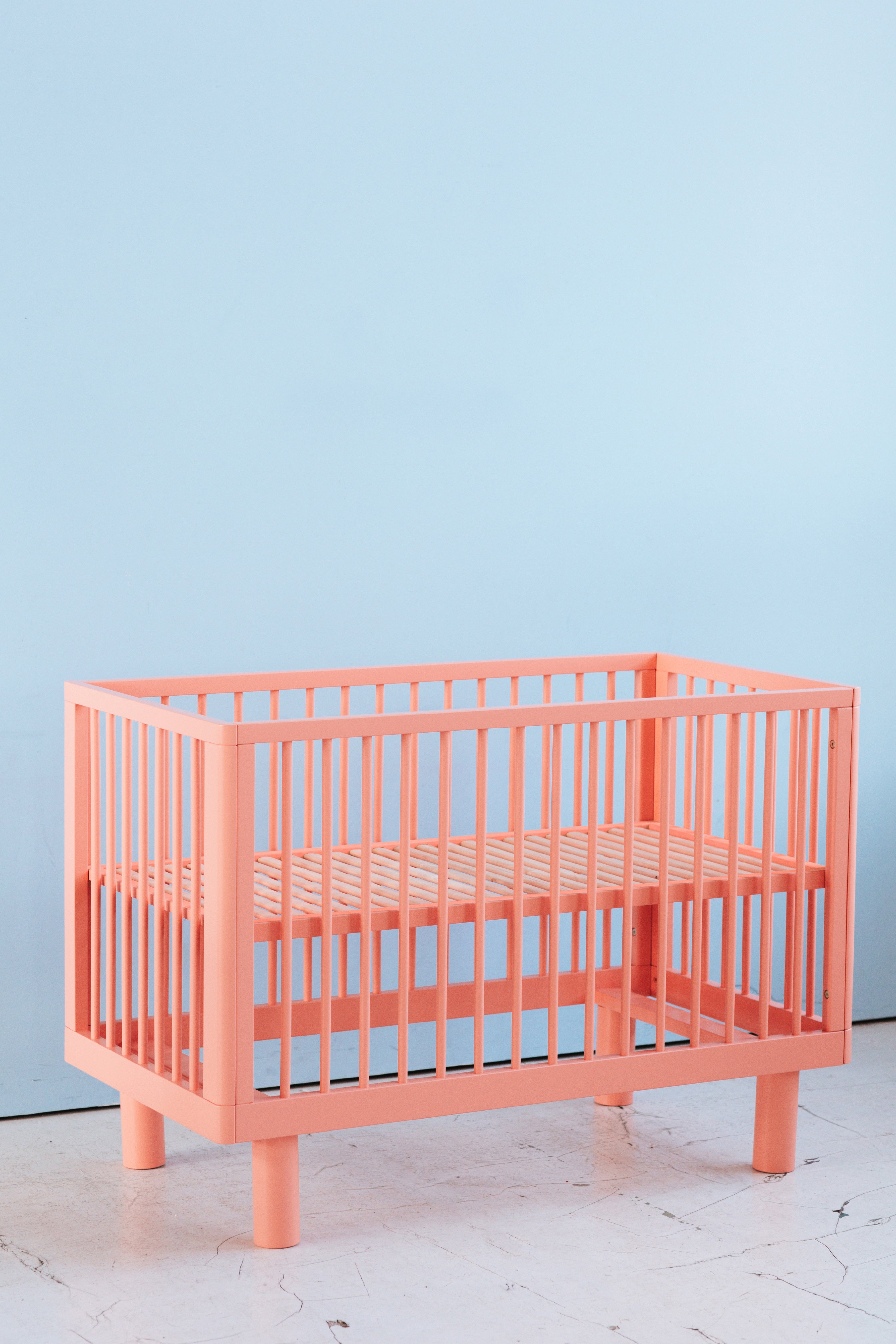Colourful baby cots for little adventurers. – KARL & FRIC