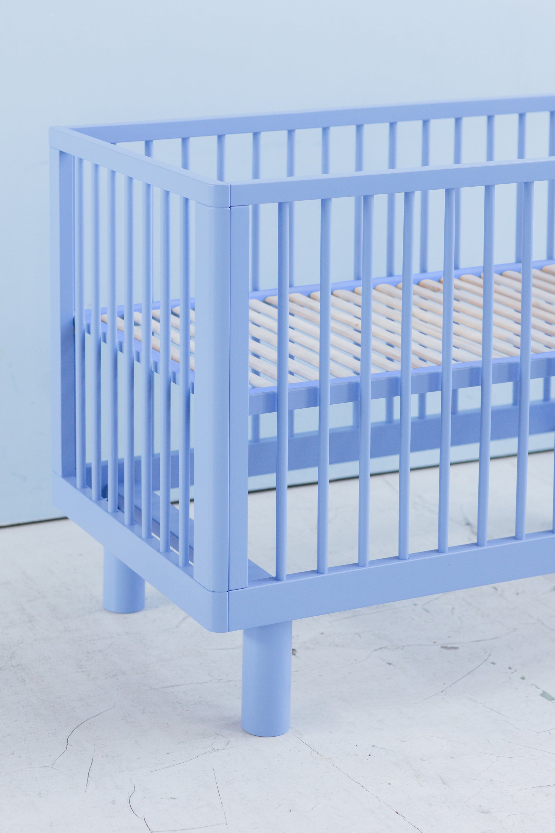 Nox cot in blue conversion rail in blue PRE-ORDER Ships