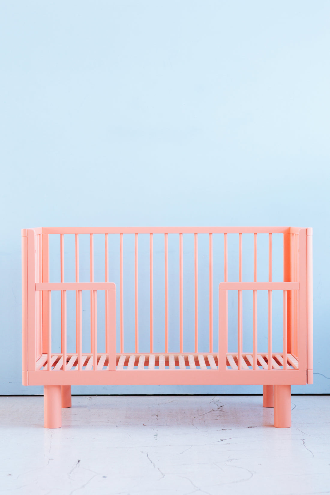 Nox cot in pink + conversion rail in pink