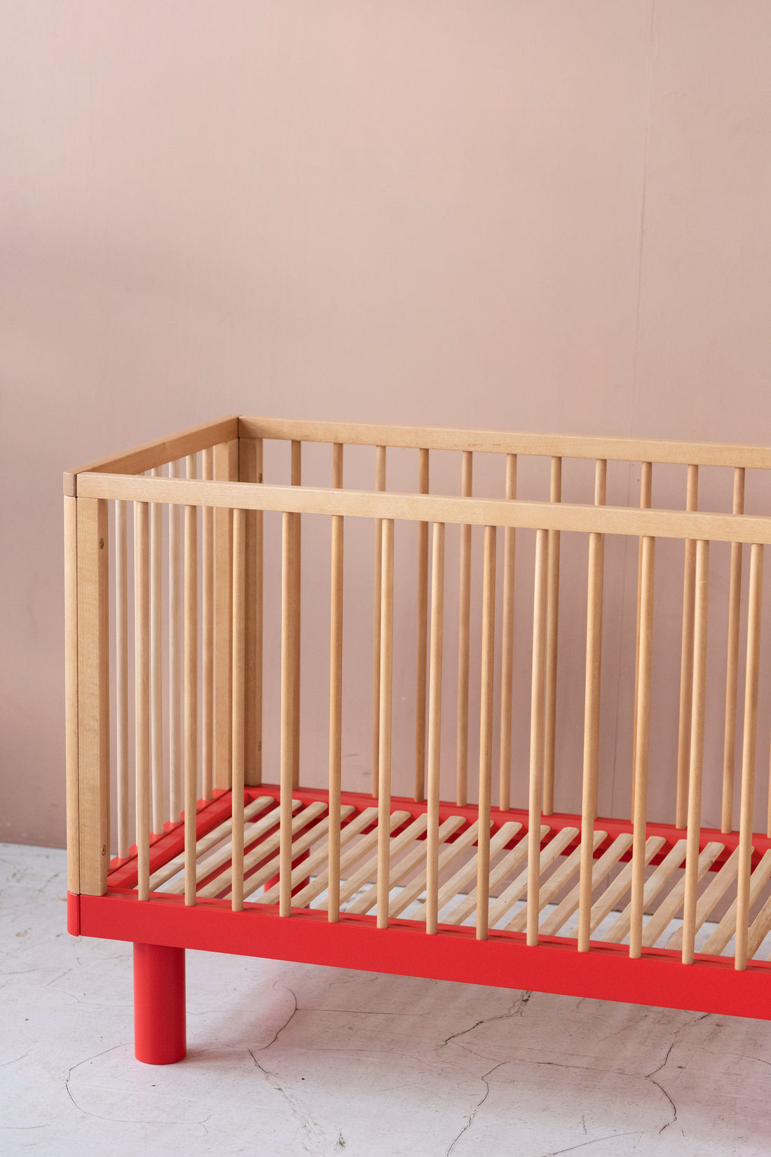 Nox cot in natural wood and red