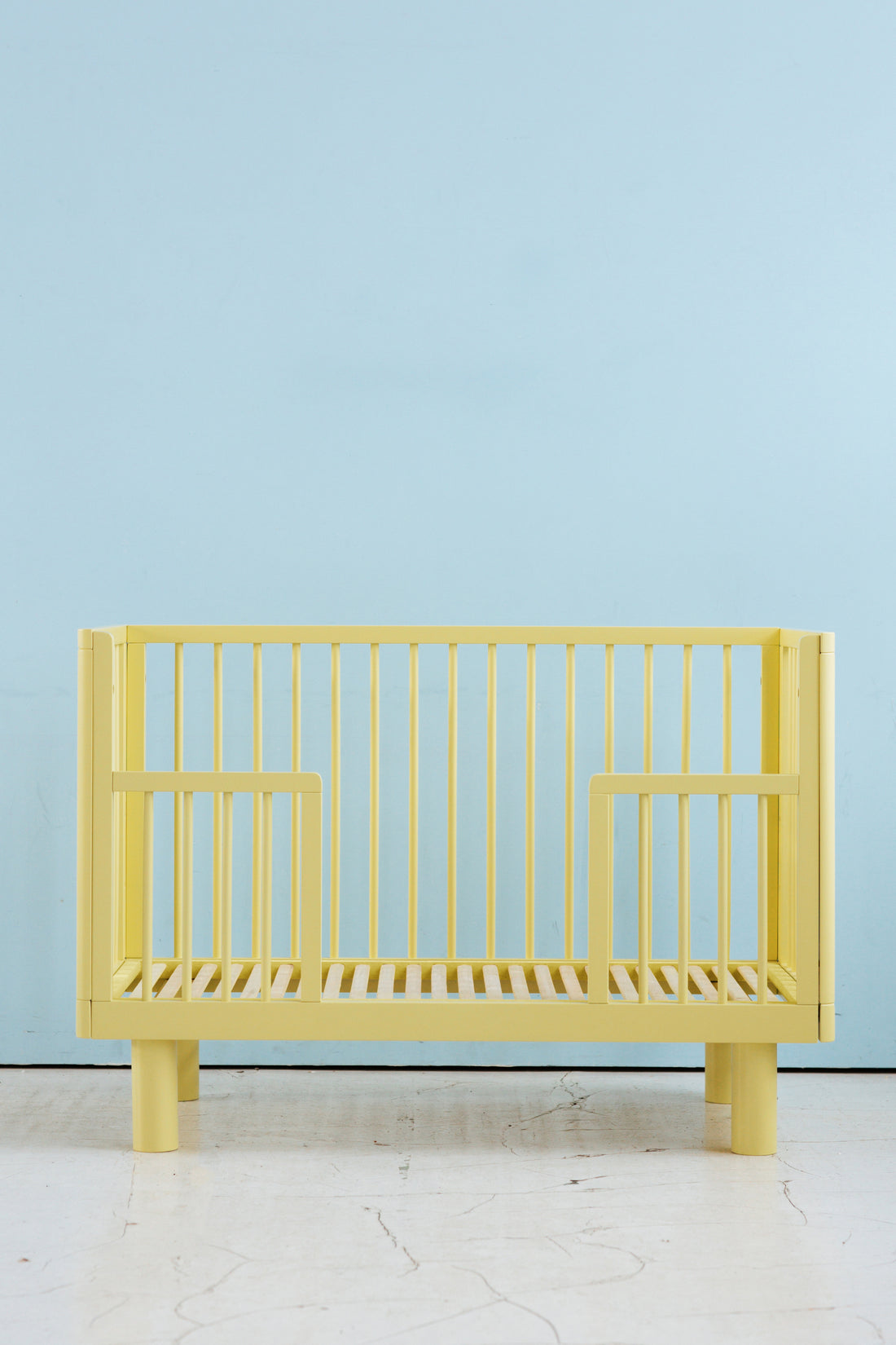 Nox cot in yellow + conversion rail in yellow