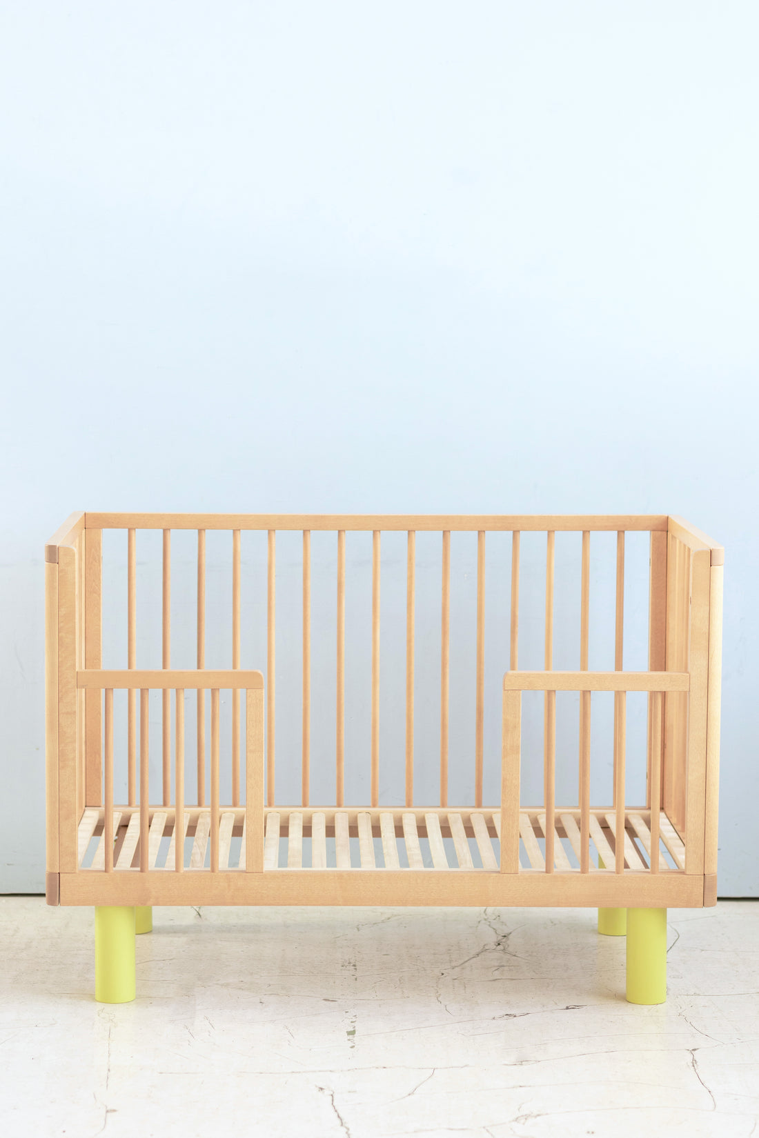 Nox cot in natural wood and yellow + conversion rail in natural wood / PRE - ORDER, shipping on or before 25th of October!