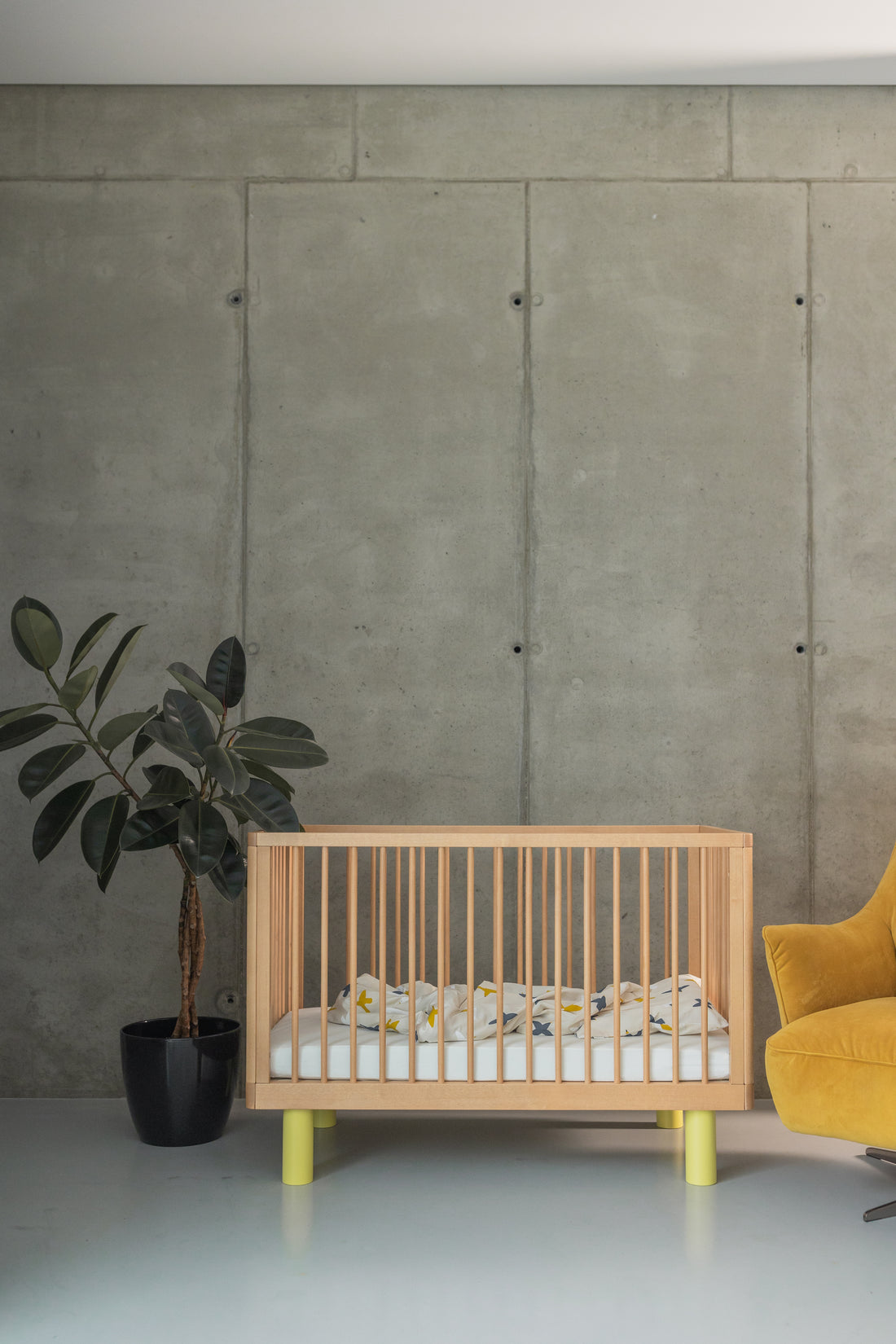 Nox cot in natural wood and yellow