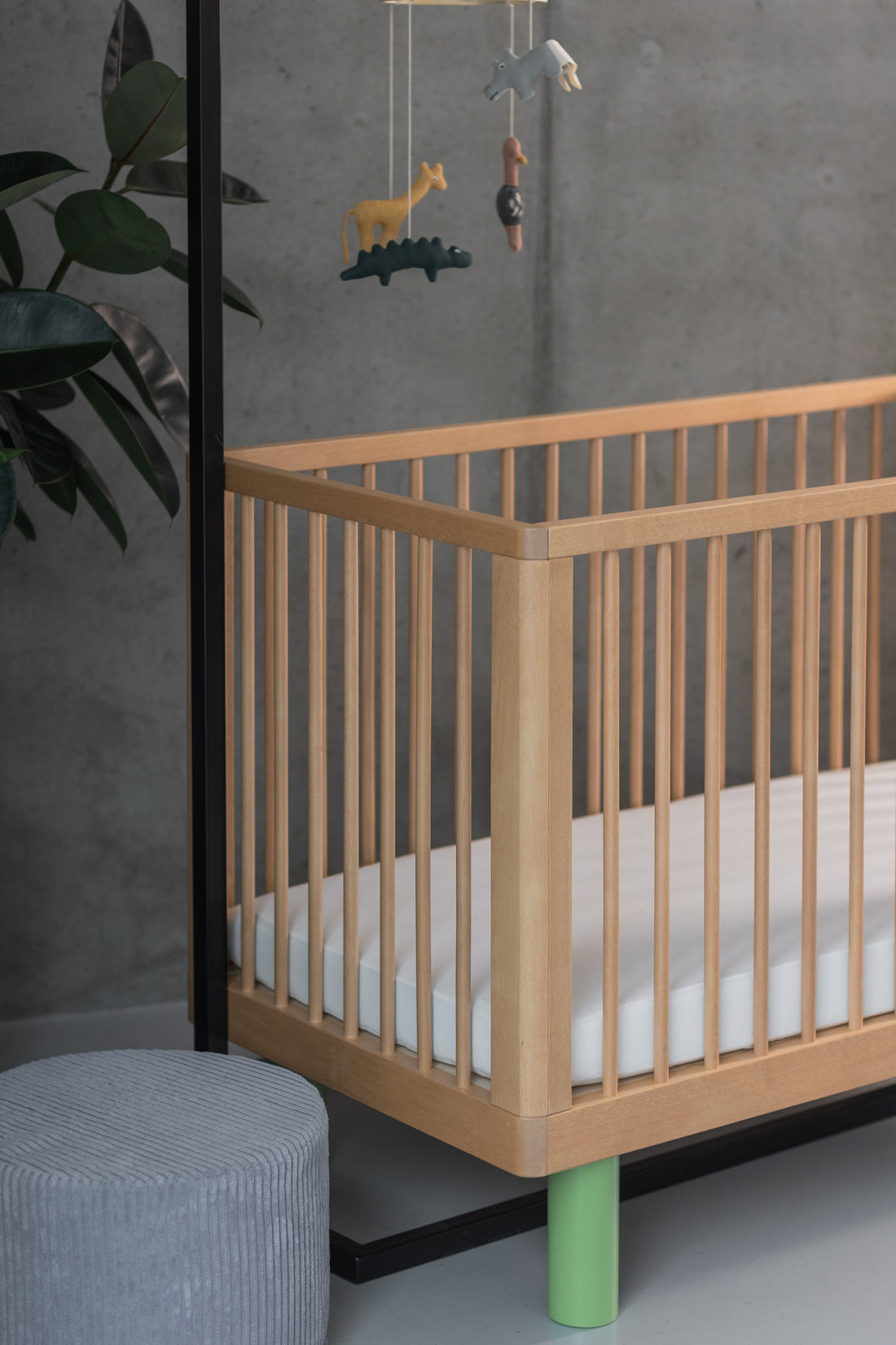 Nox cot in natural wood and green