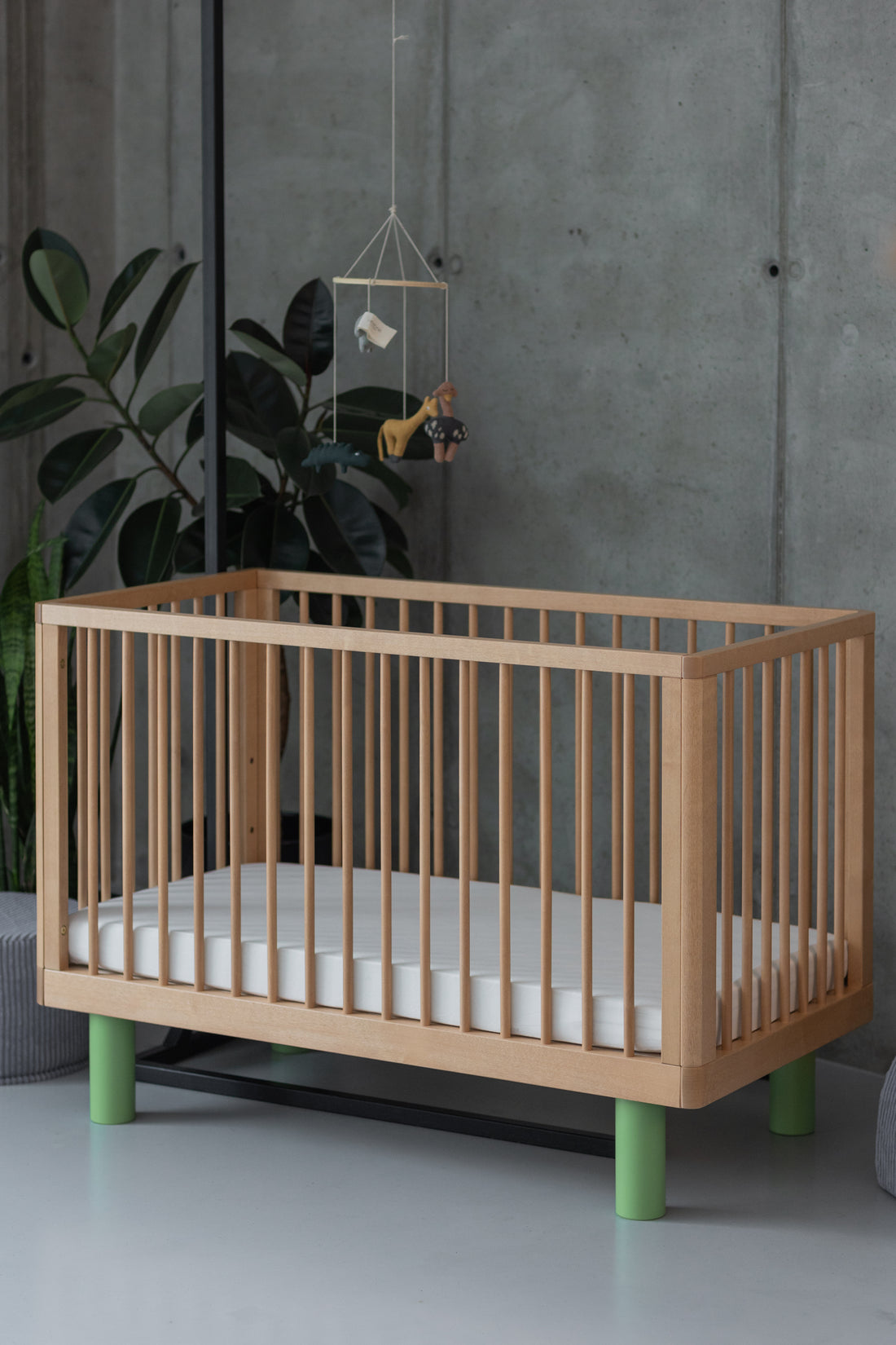 Nox cot in natural wood and green