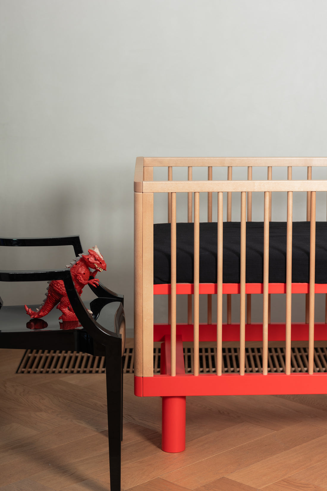 Nox cot in natural wood and red