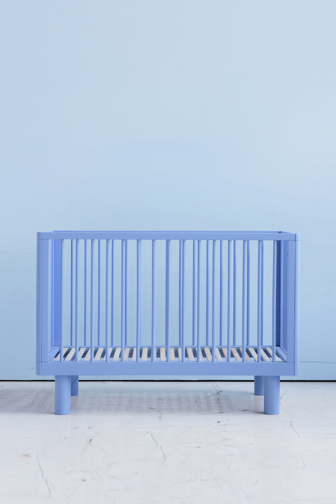 Nox cot in blue + conversion rail in blue