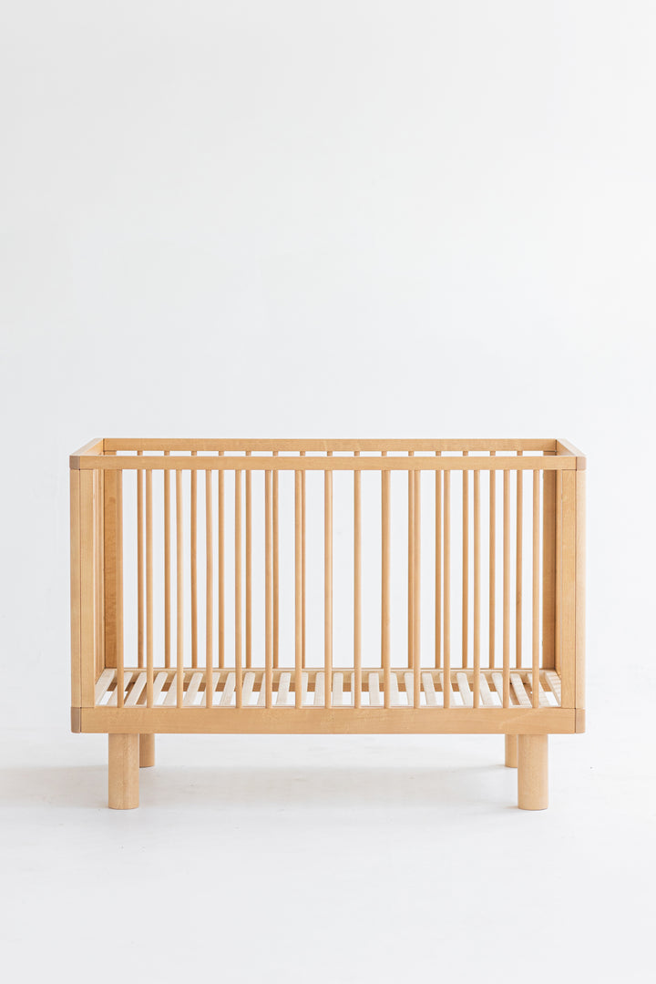 Colourful solid wood baby cots / KARL & FRIC