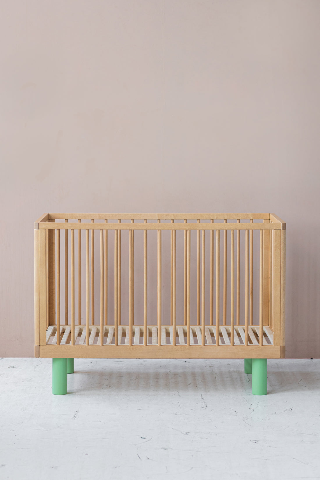 Nox cot in natural wood and green