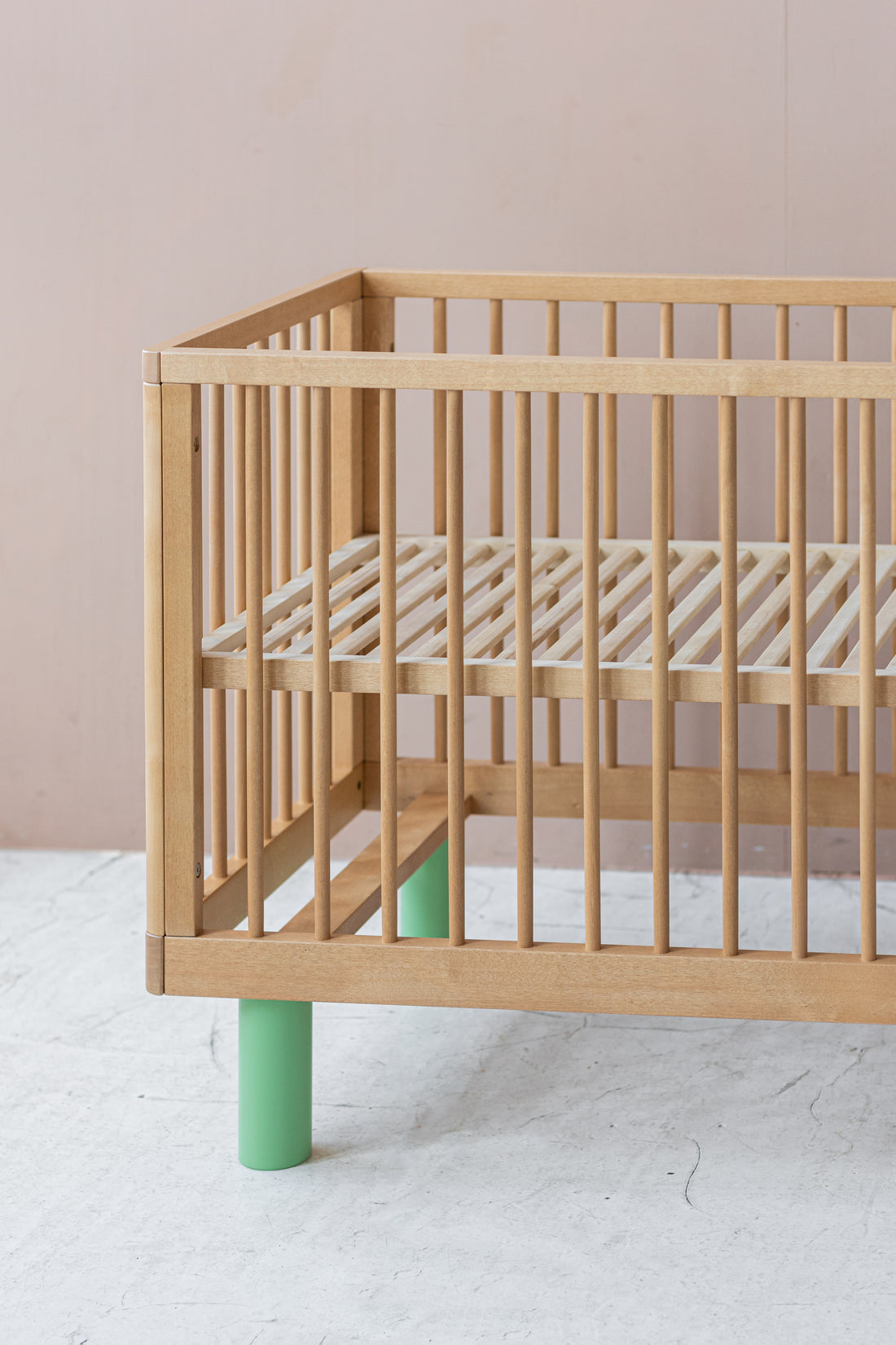 Nox cot in natural wood and green