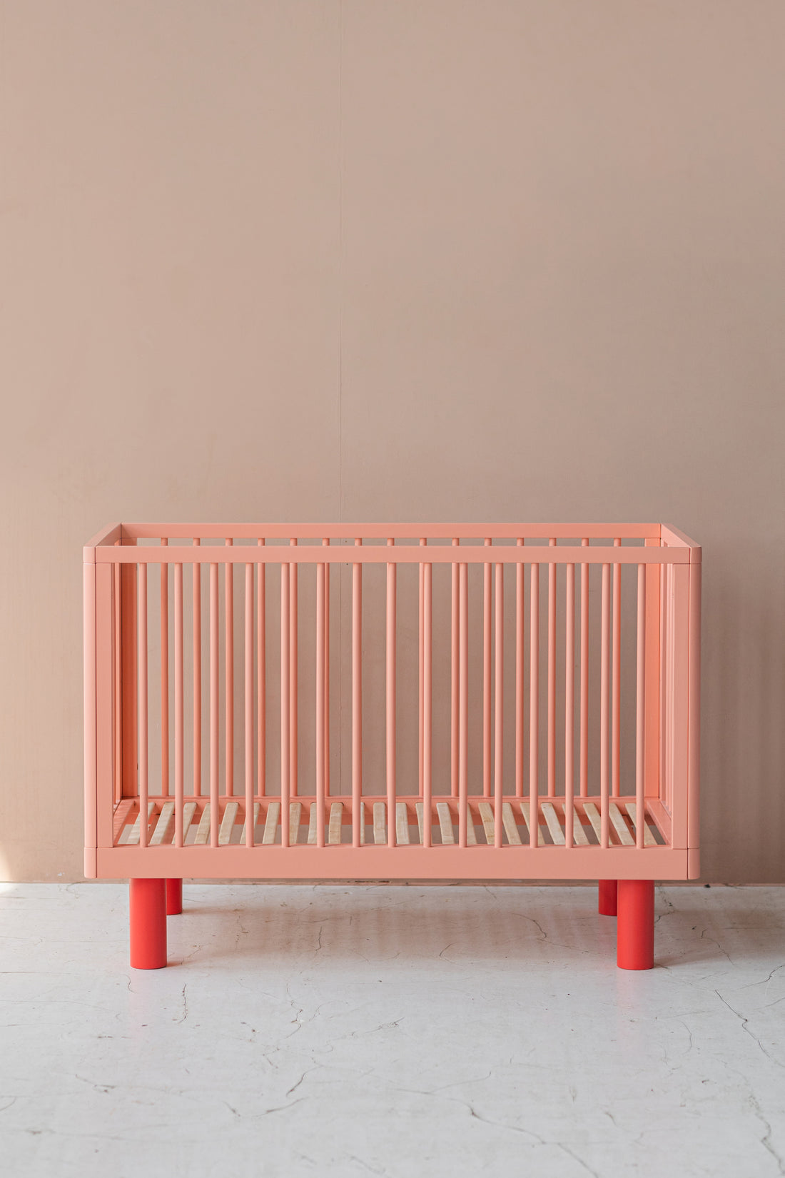 Nox cot in pink and red