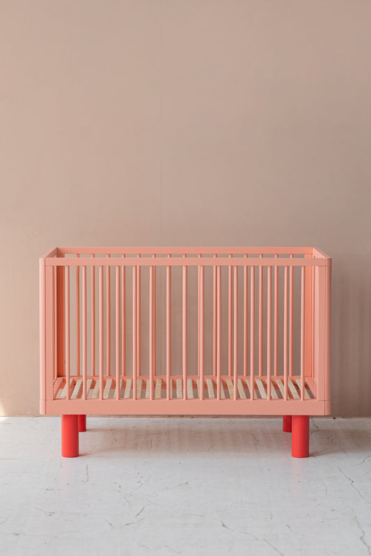 Nox cot in pink and red + junior rail in pink