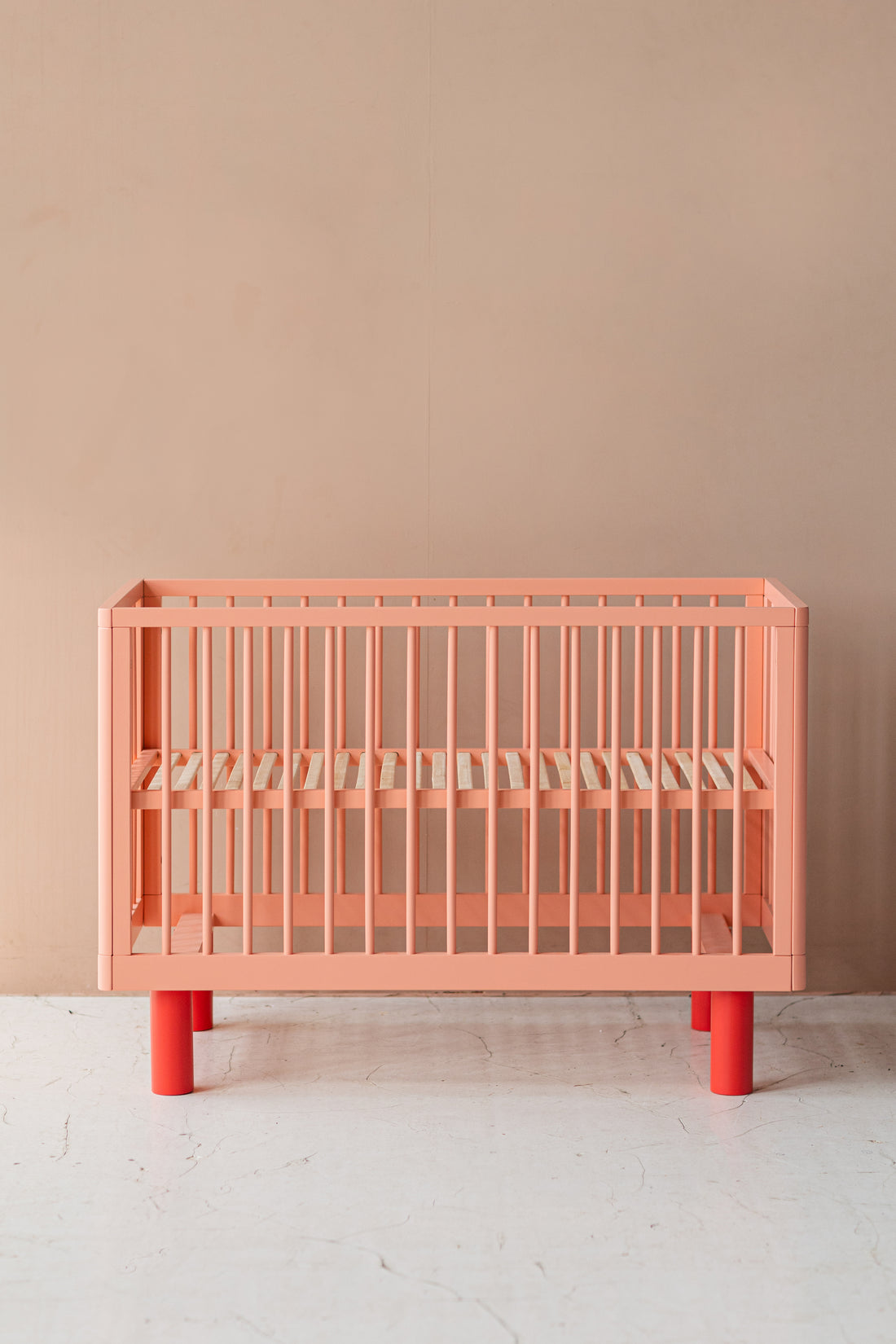 Nox cot in pink and red