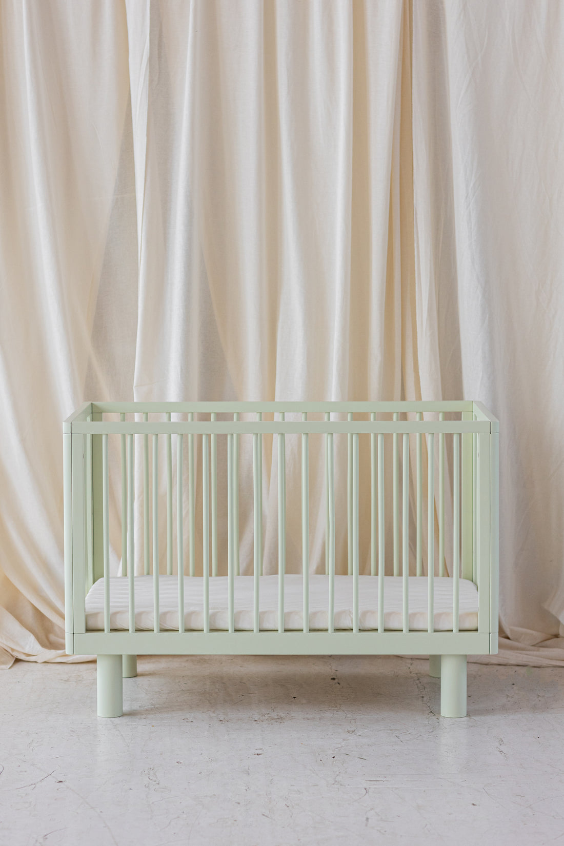 Nox cot in pistachio