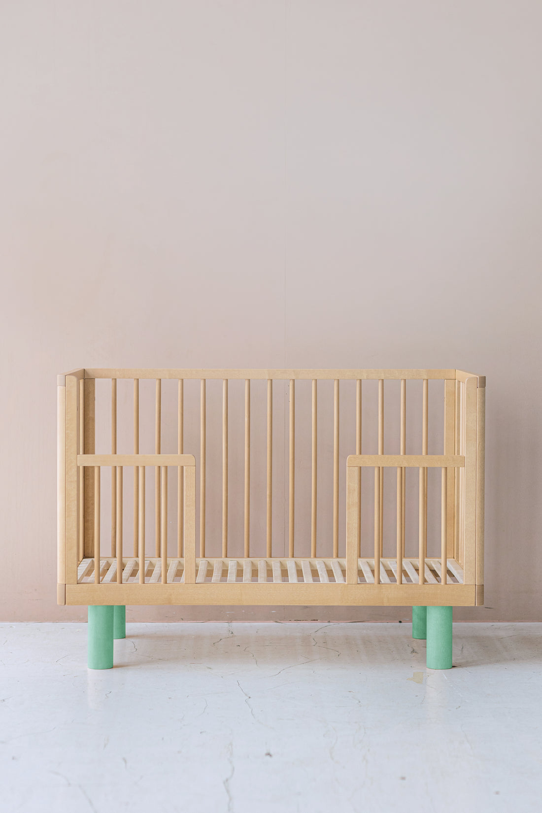 Nox cot in natural wood and green