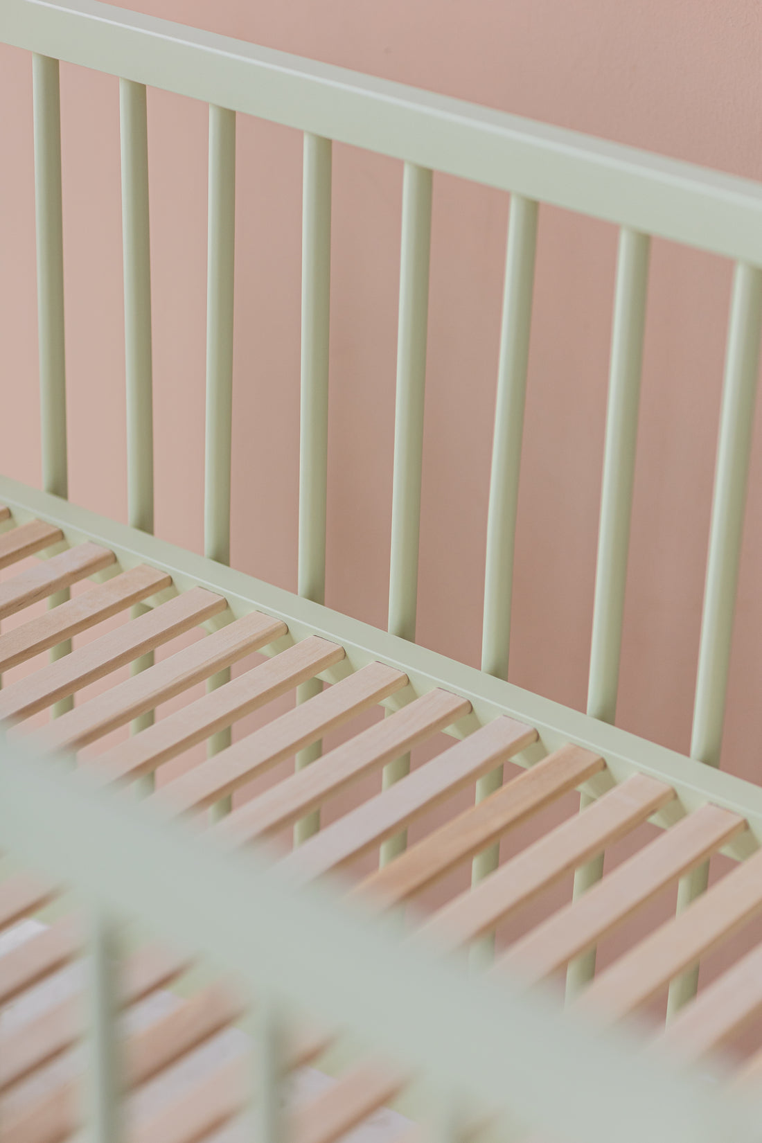 Nox cot in pistachio