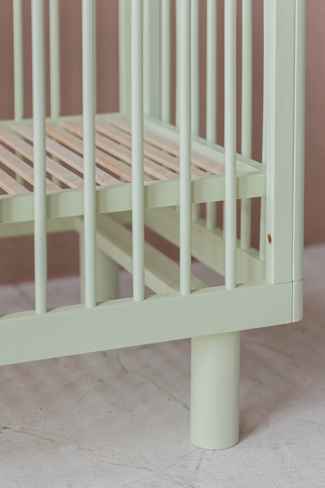 Nox cot in pistachio