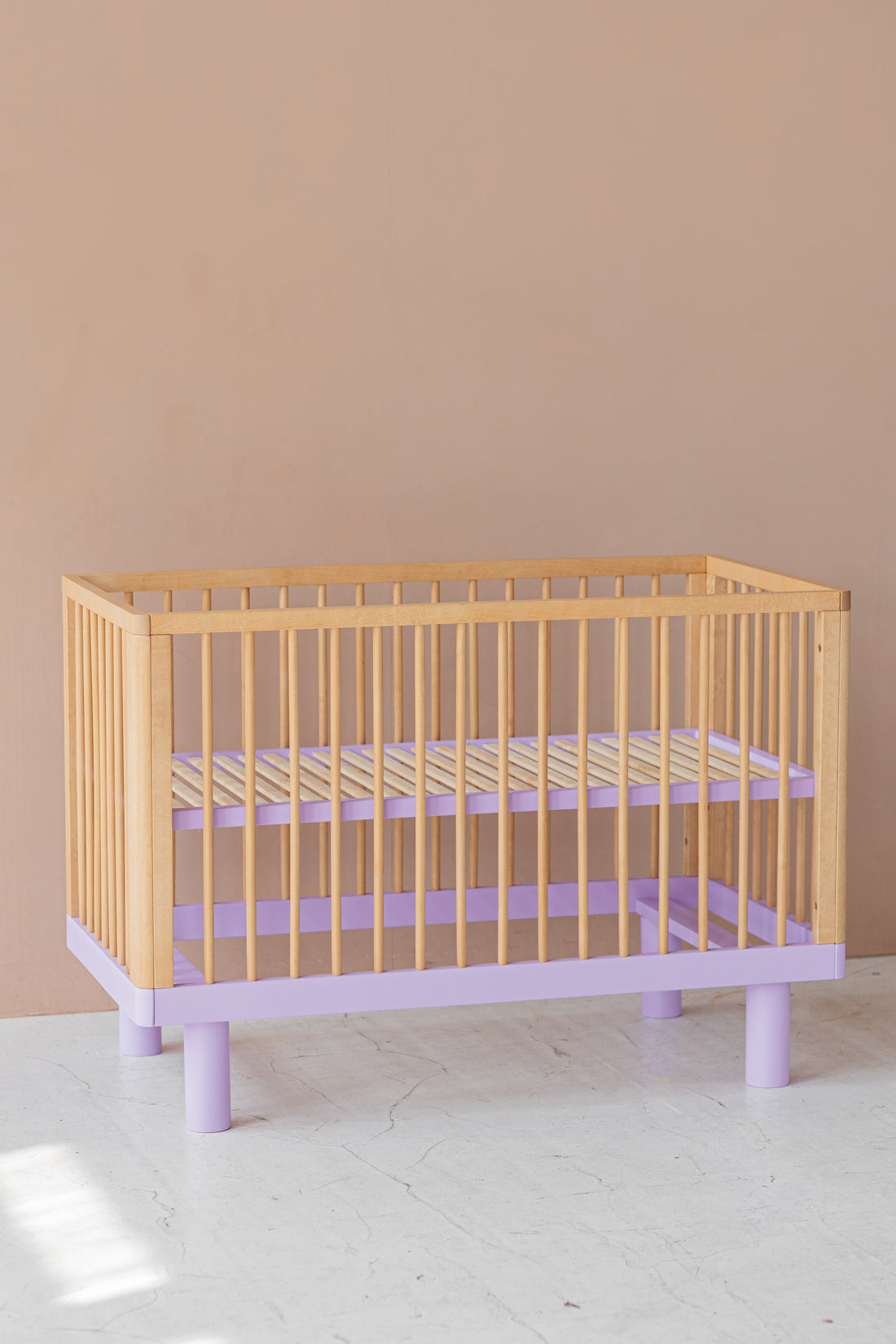 Nox cot in natural wood and lavender