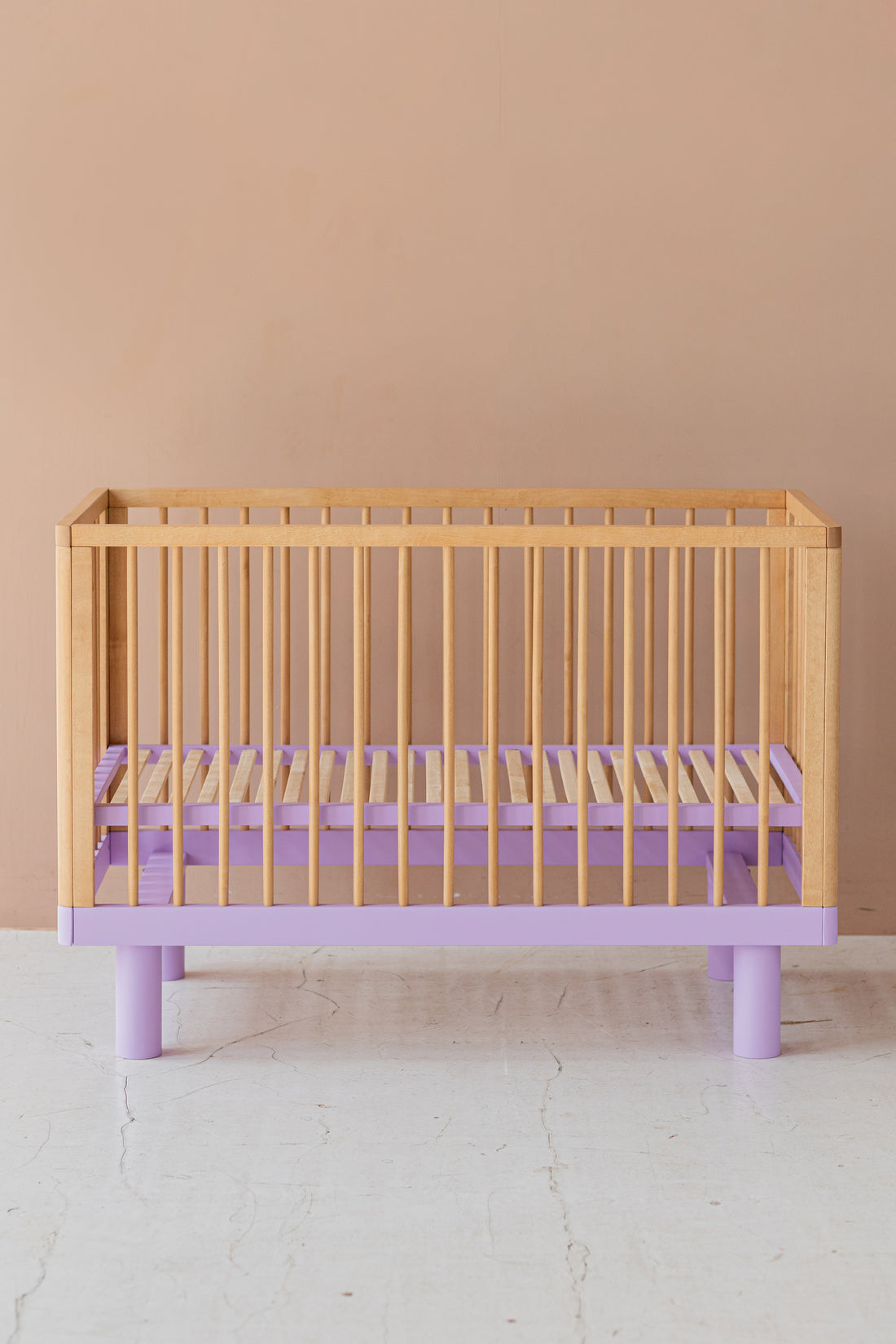 Nox cot in natural wood and lavender